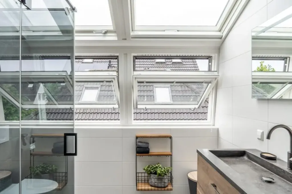 Douche op zolder gemaakt met een LUXboX dakserre