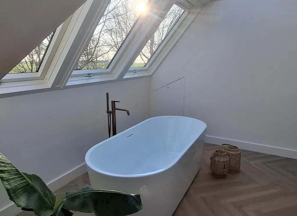 Badkamer op zolder gecreëerd met een LUXboX dakserre